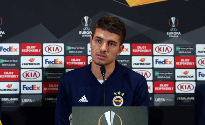 Fenerbahçe’nin Rus savunmacısı Roman Neustadter, Dinamo Zagreb maçı öncesinde düzenlenen