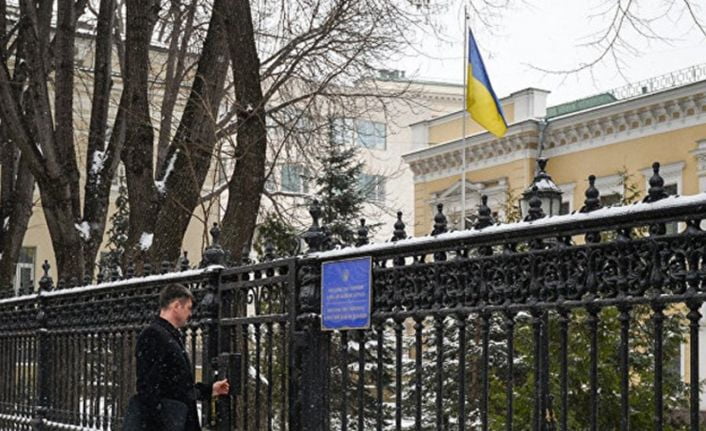 Rusya Dışişleri Bakanlığı, Rus Diplomatlarının Ukrayna’dan çıkarılmasına karşılık olarak 13