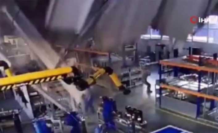 Rusya’nın başkenti Moskova’da bir fabrikanın çatısı çöktü. Enkaz altında kalan