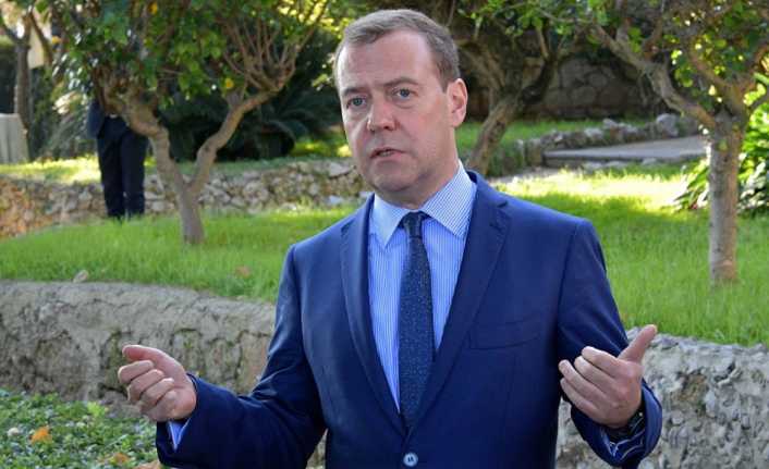 Rusya Başbakanı Dimitri Medvedev, Rusya’ya uygulanan ekonomik yaptırımlar nedeniyle ülkesinin