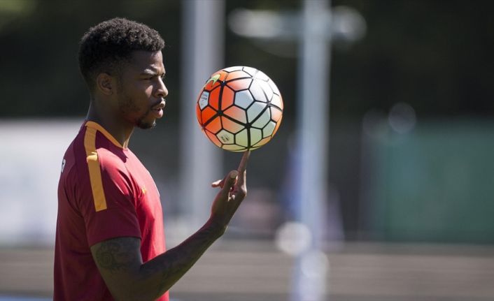 Galatasaraylı futbolcu Ryan Donk, teknik direktör Fatih Terim'in sarı-kırmızılı kulüpte