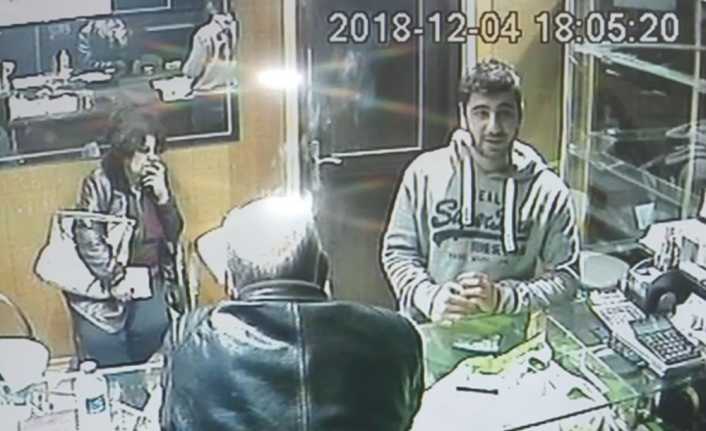 Adana’da kendini asker olarak tanıtan bir kişi sabah kuyumcudan ayırttığı
