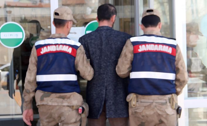 Özel sağlık hizmeti verdikleri iddiasıyla bastırdıkları sahte kartlarla binlerce kişiyi