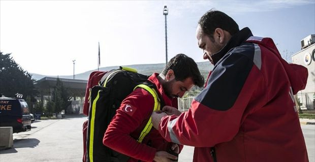 Türkiye'nin çeşitli illerinden Hatay'a gönüllü gelen UMKE ve 112 Acil