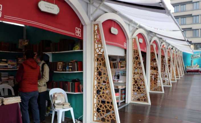 Bu yıl 12’ncisi düzenlenen Beyoğlu Sahaf Festivali’nde asırlık kitapların yanı