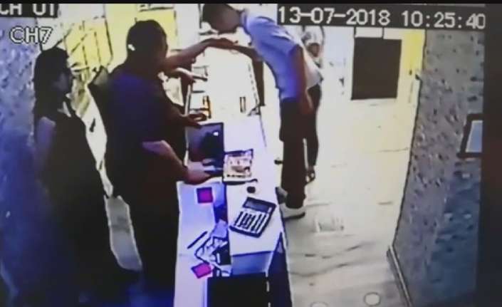 Bolu’da, yeni evli çift gibi davranarak sahte altın bilezikleri kuyumcuya