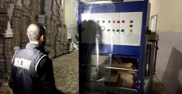 İzmir'in Torbalı ilçesinde düzenlenen operasyonda, sahte içki imal edildiği ileri