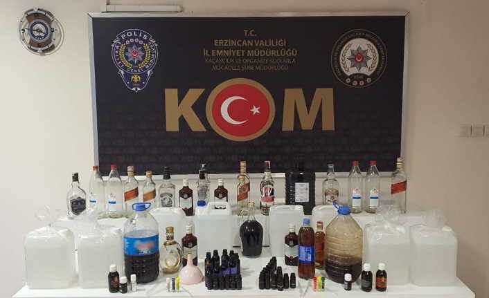 Çok sayıda boş içki şişeleri ele geçirildi.