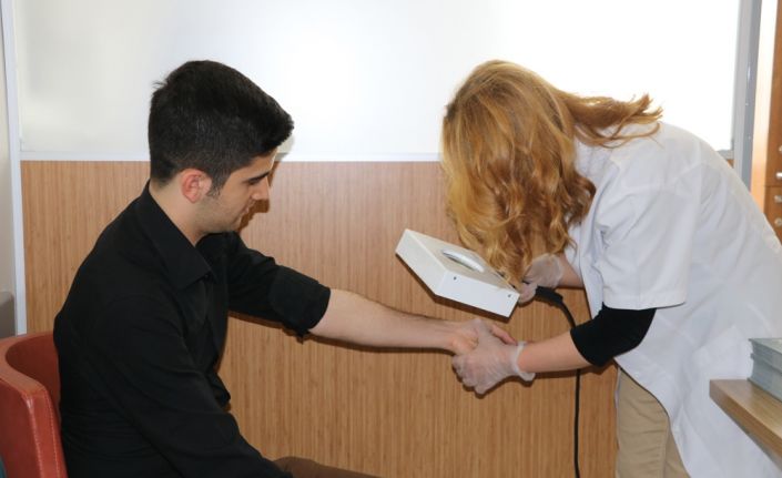 Cildiye Uzmanı Dr. Yasemin Akman, kalitesiz kol saatlerinin alerjik hastalıklara