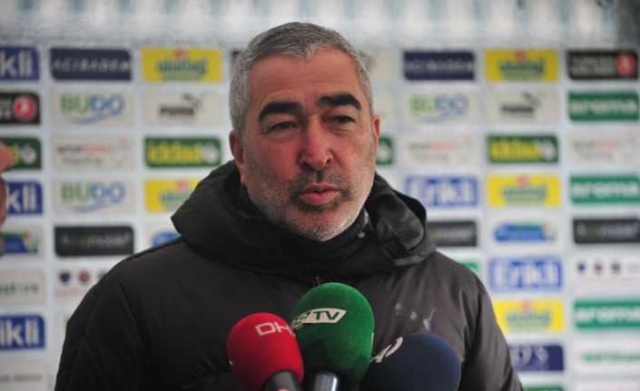 Bursaspor Teknik Direktörü Samet Aybaba, Akhisar Belediyespor maçını kazanmak istediklerini