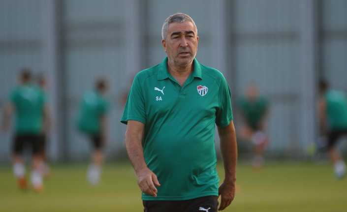 Bursaspor Teknik Direktörü Samet Aybaba, Beşiktaş maçı öncesi basın mensuplarının