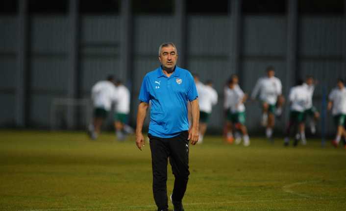 Bursaspor Teknik Direktörü Samet Aybaba, ciddi ve disiplinli şekilde oynayıp,