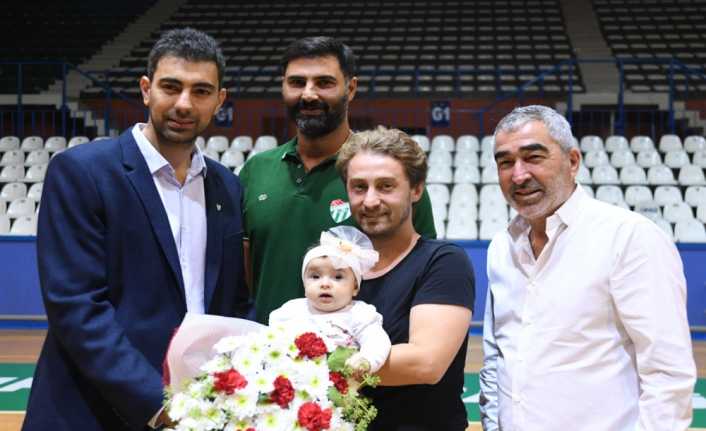 Bursaspor Teknik Direktörü Samet Aybaba, yeni sezon öncesi basketbol takımına