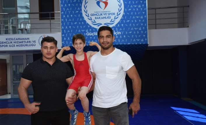 Milli güreşçiler Taha Akgül ve Rıza Kayaalp, Grekoromen Türkiye Güreş