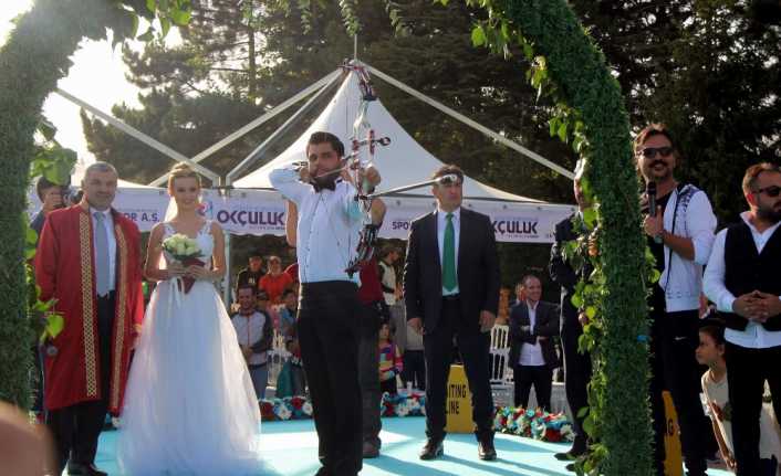 Dünya Okçuluk Şampiyonu Demir Elmaağaçlı ile bir diğer okçu Burcu