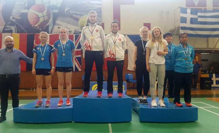 Yunanistan’ın Kalamarına kentinde düzenlenen Hellas Uluslararası Badminton Turnuvasında milli badmintoncular