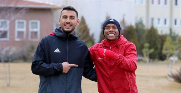 Demir Grup Sivasspor'un 27 yaşındaki yardımcı antrenörü Selçuk Erdoğan, küçükken
