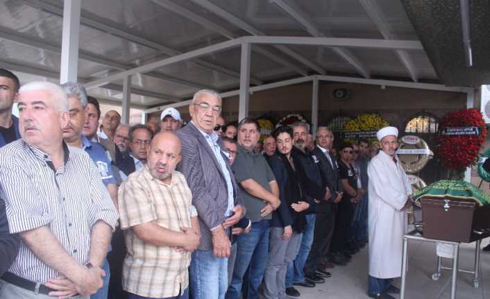 İzmir’in Karşıyaka ilçesindeki evinde geçirdiği kalp krizi sonucu vefat eden