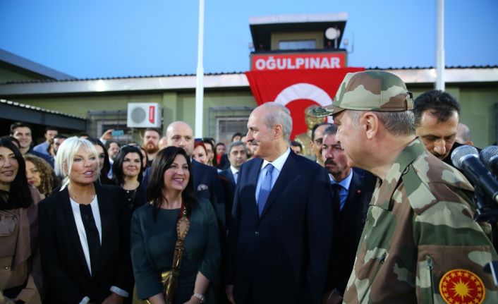 Aralarında Ajda Pekkan, Seda Sayan, İbrahim Tatlıses, Deniz Seki, Emel