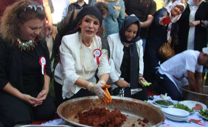 Şanlıurfa Büyükşehir Belediyesi tarafından ikincisi düzenlenen URFES İsot Festivali’ne katılan