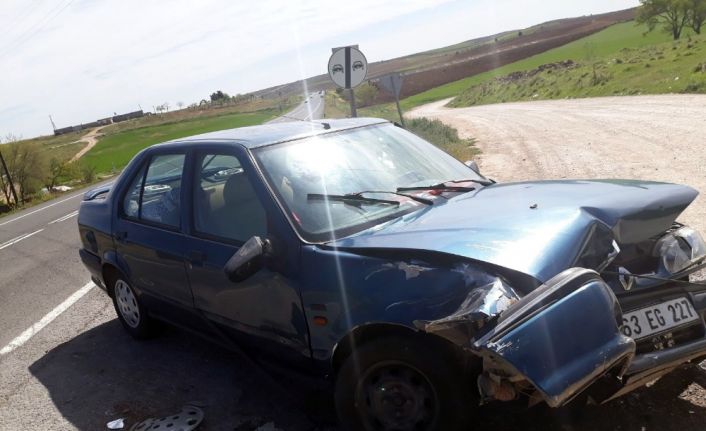 Şanlıurfa’nın Suruç ilçesinde otomobilin traktöre çarpması sonucu 5 kişi yaralandı.