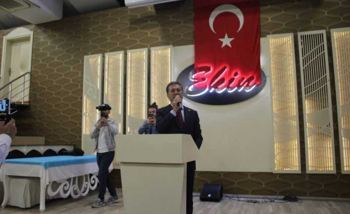 CHP  Erzincan milletvekili adayı Mustafa Sarıgül, muhtarlar ile kahvaltıda