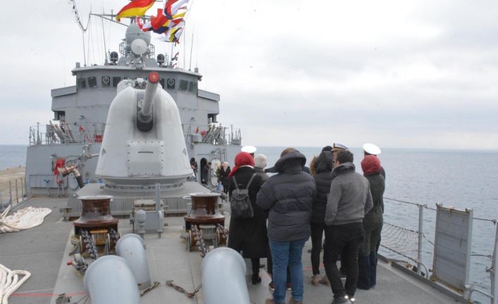 Donanma Komutanlığı bünyesinde bulunan TCG Yıldırım F-243 Fırkateyni halkın ziyaretine