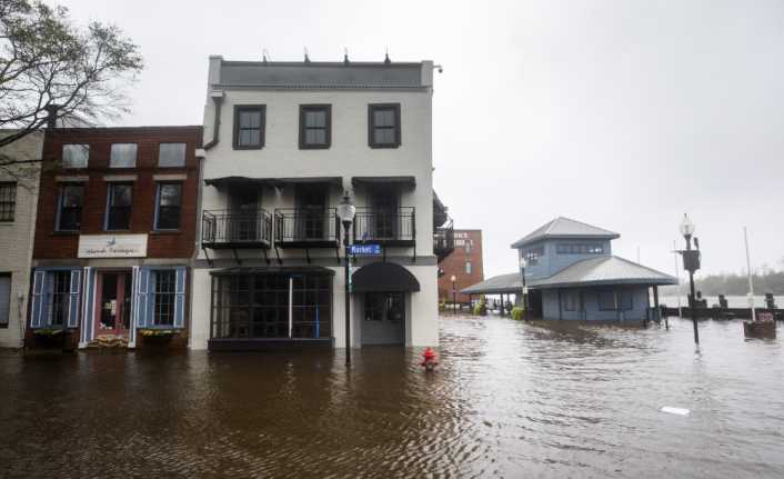 ABD’nin Kuzey Carolina eyaletine bağlı Wilmington şehri, Florence Kasırgasının yol