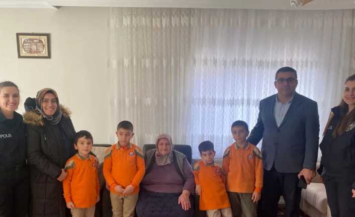 Şehit Polis Memuru Rahmi Sarıgül’ün annesi Fatma Sarıgül ikametinde ziyaret