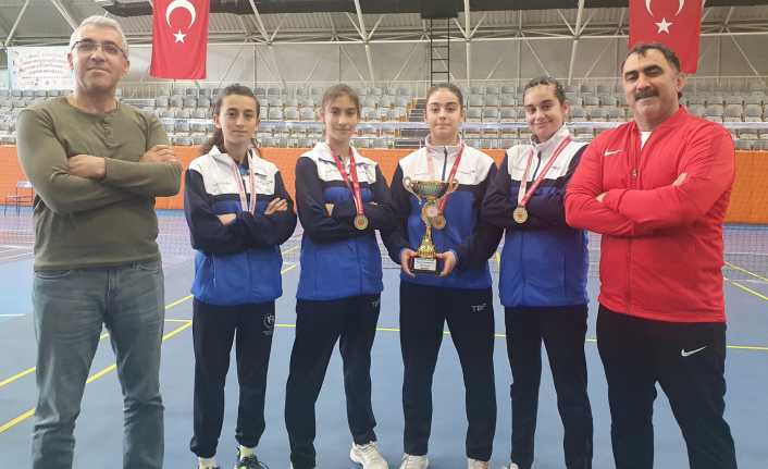 Şehit Er Süleyman Aydın Ortaokulu Bayburt’ta Şampiyon Oldu Badminton Gurup birinciliğinde Erzincan Birincisi Şehit Er Süleyman Aydın Ortaokulu