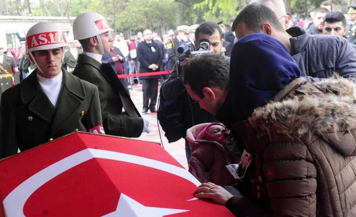 Afrin’de PKK/YPG’li teröristler tarafından açılan ateş sonucu şehit düşen Piyade