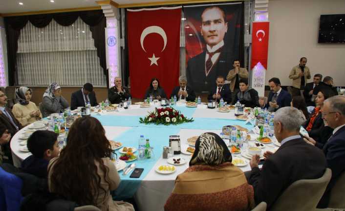 Erzincan’da şehit yakınları ve gaziler onuruna iftar programı düzenlendi.