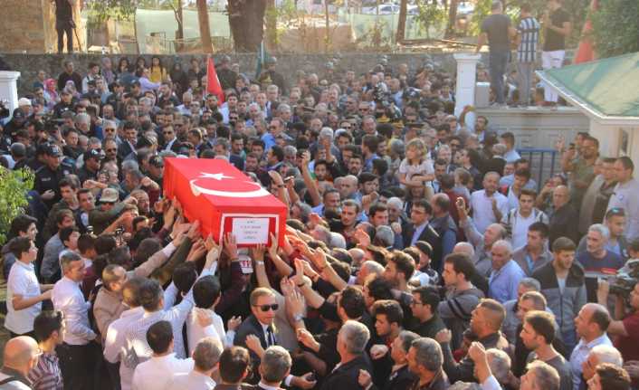 Hakkari’de şehit düşen askerler, son yolculuklarına uğurlandı.