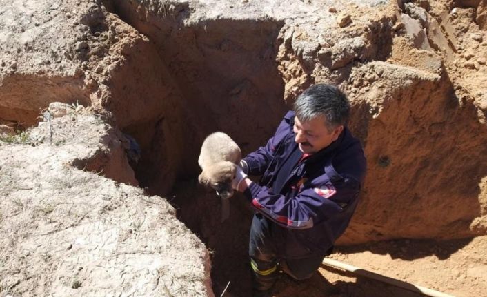 Nevşehir’de Hacıbektaş Veli Bulvarı üzerinde selin oluşturduğu yaklaşık 2 metrelik