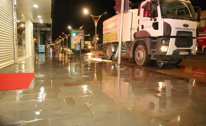 Erzincan’da yaşanan sel felaketinin ardından başlayan temizlik çalışmaları sürüyor