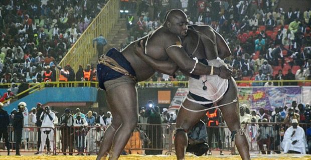 Senegal'de futboldan sonra en sevilen spor dallarından olan kum güreşinde