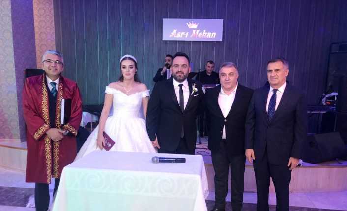 Beşiktaş camiası, Ebru Ünal ve Hüseyin Erdinç Gültekin’in nikahında bir