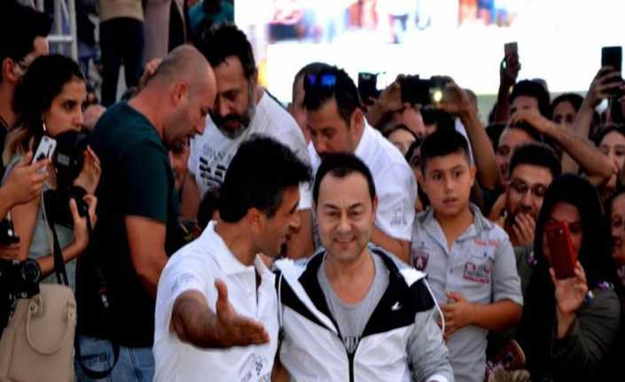 Manisa’nın Sarıgöl ilçesinde düzenlenen 12.Sarıgöl Geleneksel Sultani Üzüm Festivali’nde konser