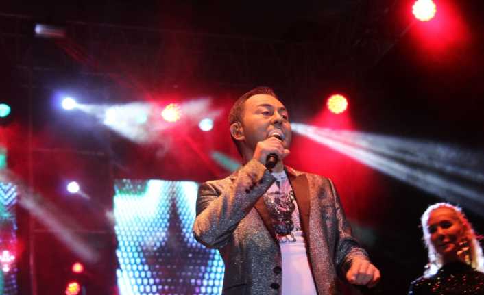 Kocaeli Büyükşehir Belediyesi tarafından düzenlenen Seka Yaz Konserleri’nde sahne alan