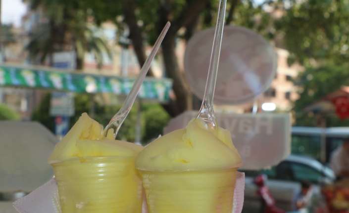 Hatay’da yaz aylarının serinleten lezzeti "limon dondurması", sıcak günlerin vazgeçilmezi