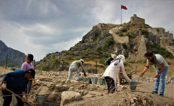 Amasya’da Harşena Kalesi’nde süren kazılarda Evliya Çelebi’nin ‘Seyahatnamesi’nde geçen 6