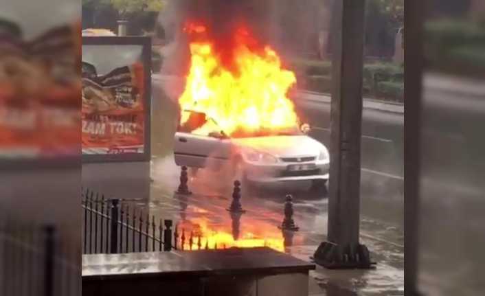 Ankara’da seyir halindeki otomobil alev alev yandı. Yangında can kaybı