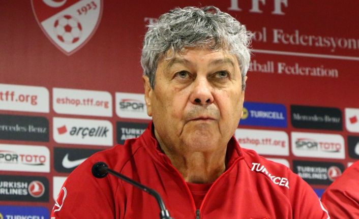 A Milli Takım Teknik Direktörü Mircea Lucescu, Karadağ maçı öncesi