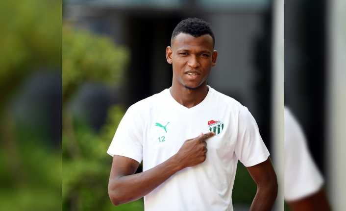 Nijerya Milli takımında sakatlanan Bursaspor’un orta saha oyuncu Abdullahi Shehu,