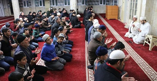 Siirt'te sabah namazında bir araya gelen vatandaşlar, Zeytin Dalı Harekatı