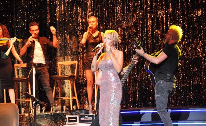 Ünlü şarkıcı Sıla, Bodrum’da sezonun son konserini verdi. 