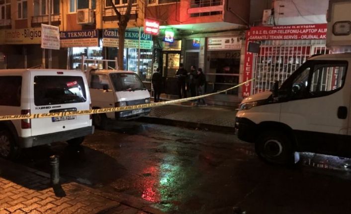 Silahlı saldırı: 1 ölü İstanbul Şişlide silahlı saldırıya uğrayan kişi, hayatını kaybetti.