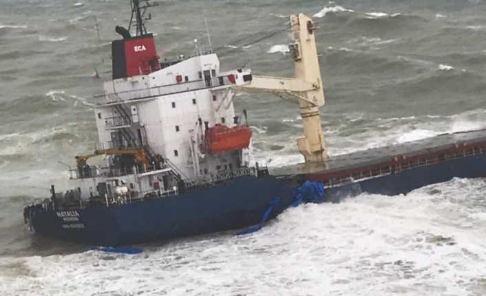 İstanbul’un Şile ilçesinde Sahilköy açıklarında bir kargo gemisi, şiddetli fırtına
