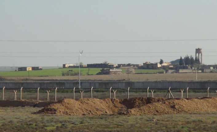 Şanlıurfa’nın Akçakale ilçesinin hemen karşısında bulunan terör örgütü PYD/YPG’nin kontrolündeki