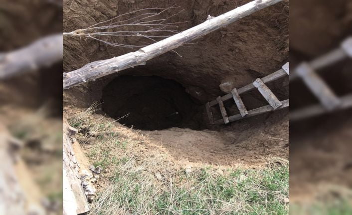 Tunceli’nin Pülümür ilçesi kırsalında sit alanında 5 metre derinlikte çukur
